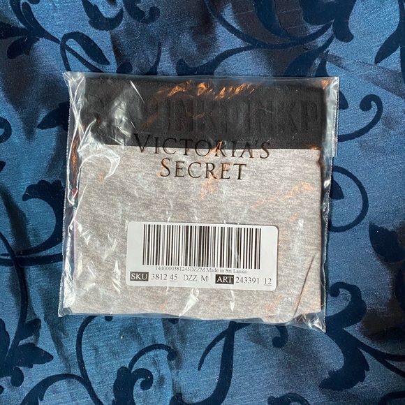 Victoria Secret Christmas panties - Picture 4 of 4